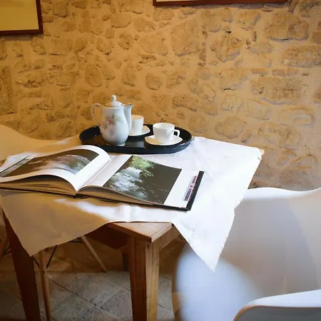 Borgo San Valentino Aparthotel Arrone