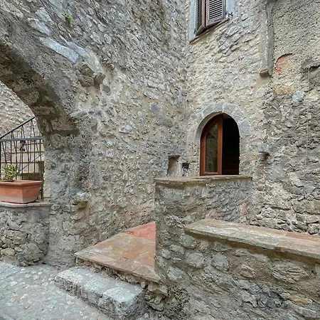 Borgo San Valentino Aparthotel