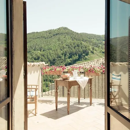 Borgo San Valentino Aparthotel 4*