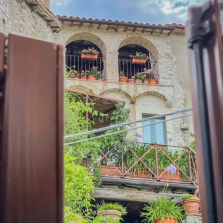 Borgo San Valentino 4* Arrone