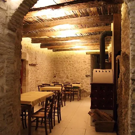 Borgo San Valentino Aparthotel Arrone