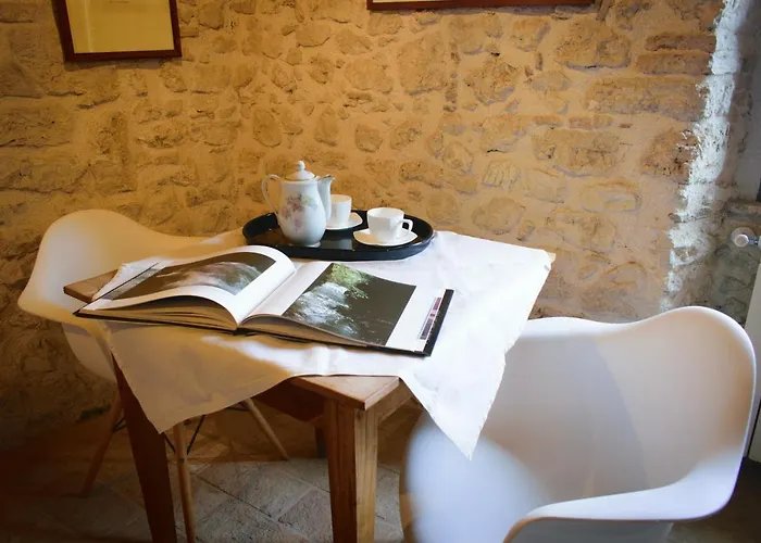 Borgo San Valentino Apartahotel Arrone