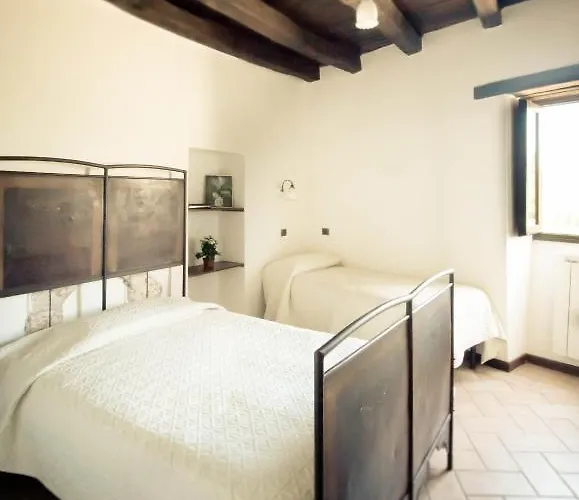 Borgo San Valentino 4* Arrone