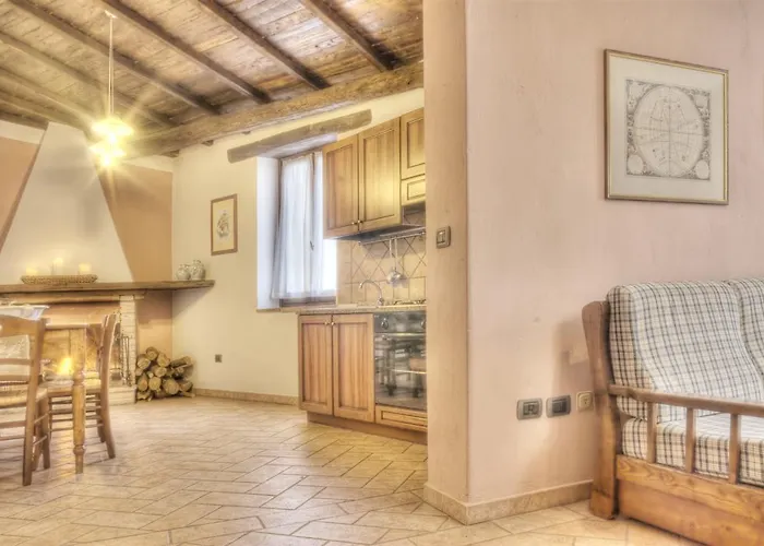 Borgo San Valentino 4* Arrone